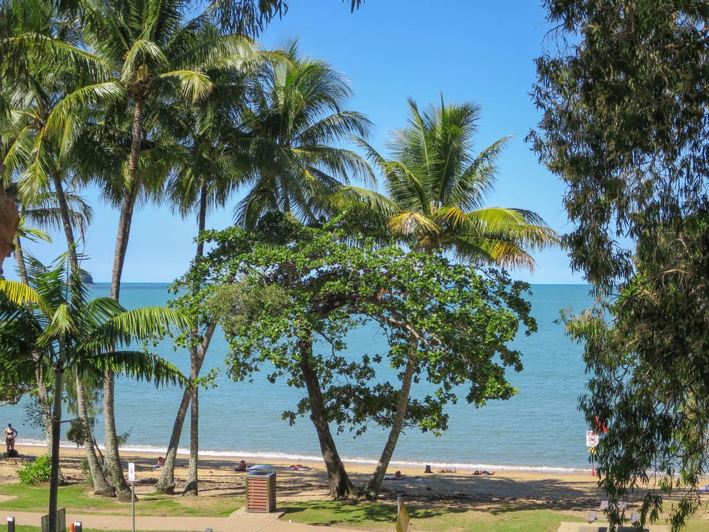 Marlin Waters Beachfront Apartments Палм-Ков Екстер'єр фото